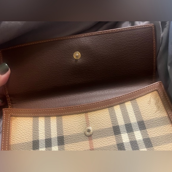 Burberry’s Wallet - Picture 2 of 8